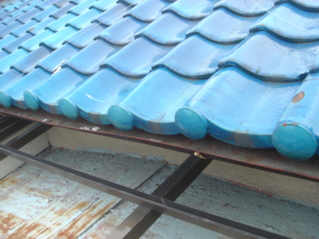 大阪の雨漏り修理店 波板、屋根雨漏り修理 波板張り替え、屋根葺き替え before