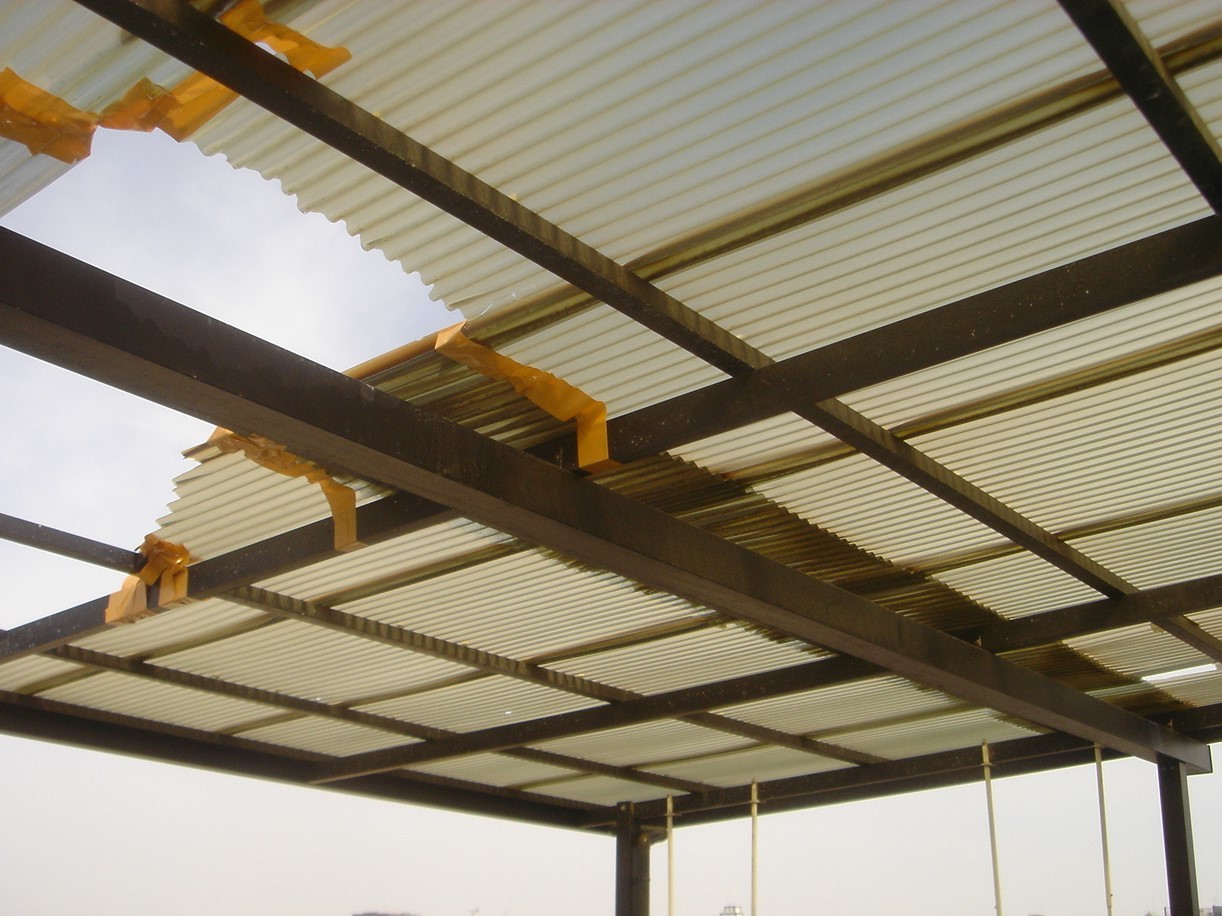 大阪市生野区での雨漏り修理 波板張り替え 大阪の雨漏り修理店