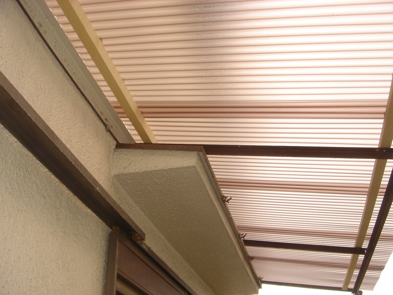 奈良県香芝市での雨漏り修理 波板張り替え 大阪の雨漏り修理店